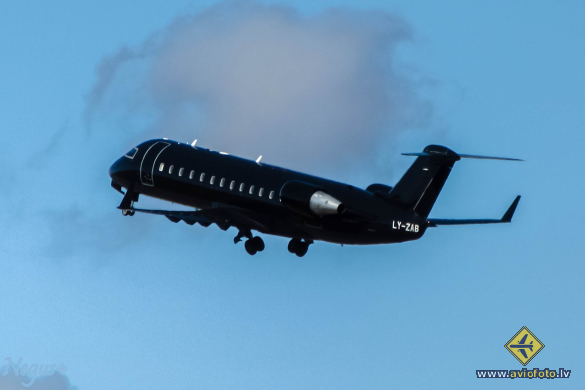 Bombardier CRJ-200LR (CL-600-2B19)
