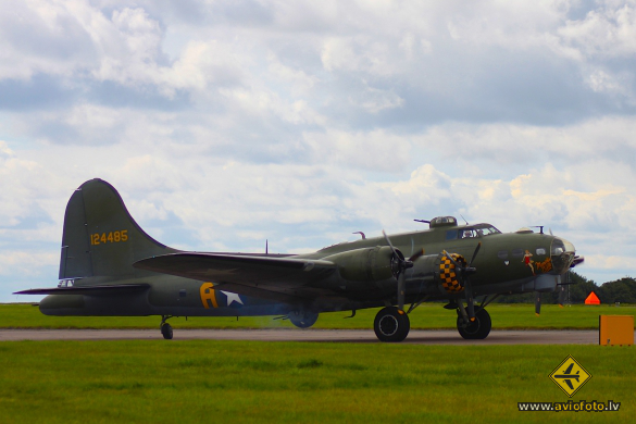 Boeing B-17G Flying Fortress (299P)