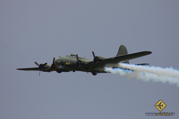 Boeing B-17G Flying Fortress (299P)