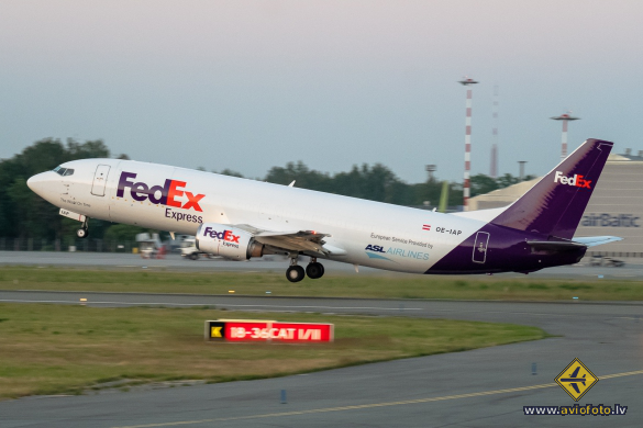 Boeing 737-4M0(BDSF)