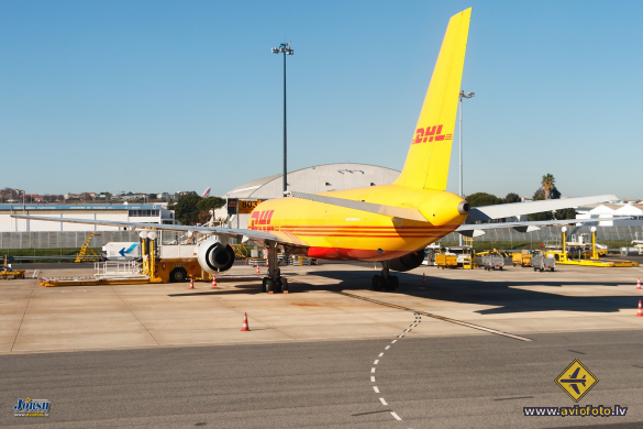 Boeing 757-236(SF)