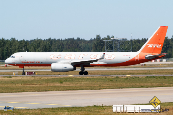 Tupolev Tu-204-100S (Tu-204C)