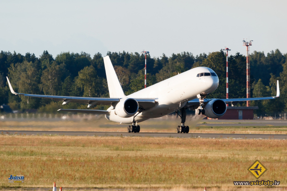 Boeing 757-222(PCF)