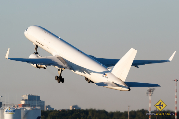 Boeing 757-222(PCF)