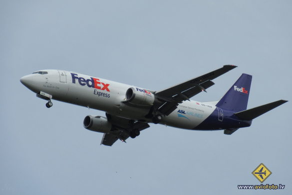 Boeing 737-408(SF)