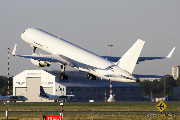 Boeing 757-222(PCF)