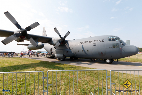 Lockheed C-130E Hercules (L-382)