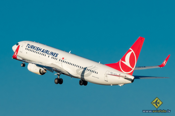 Boeing 737-8F2