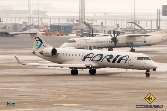 Bombardier CRJ-701ER (CL-600-2C10)