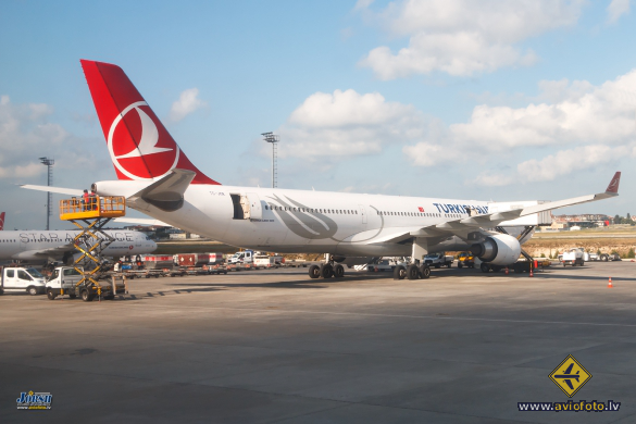 Airbus A330-303