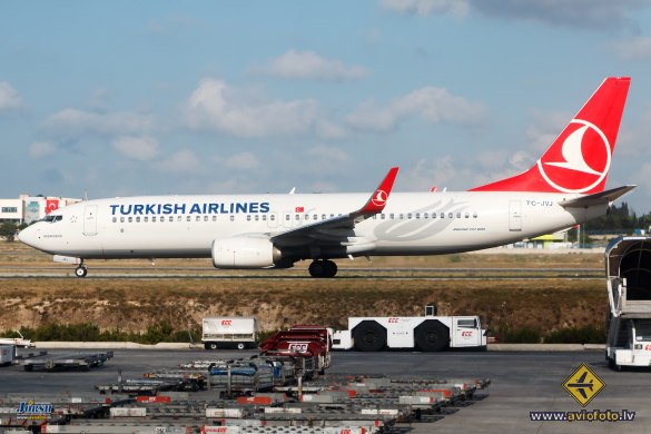 Boeing 737-8F2