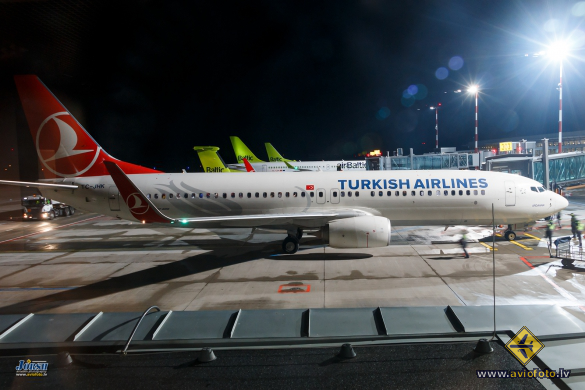 Boeing 737-8F2