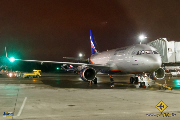 Airbus A320-214