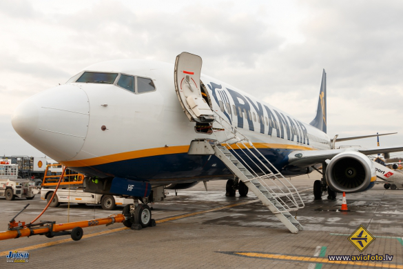 Boeing 737-8AS