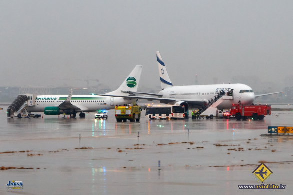 Boeing 737-76J