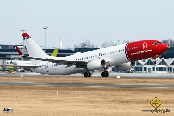 Boeing 737-8JP