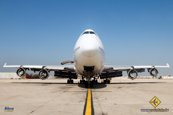 Boeing 747-412