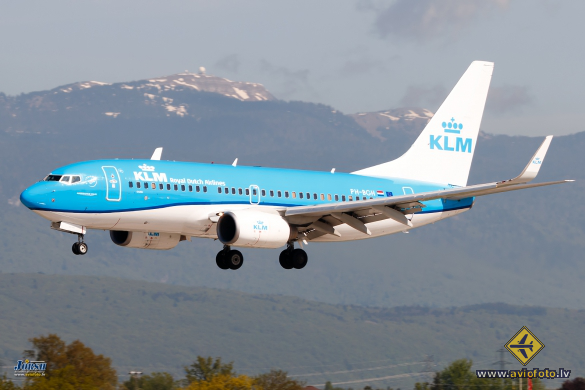 Boeing 737-7K2