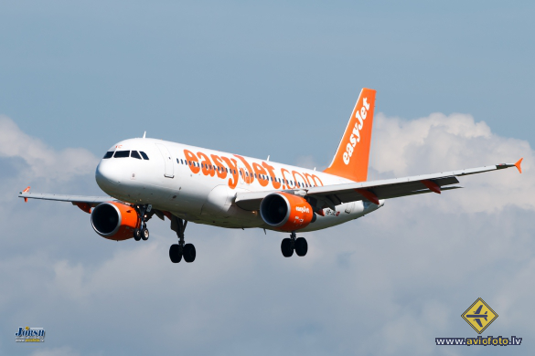 Airbus A320-214