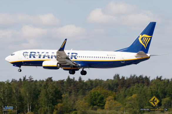 Boeing 737-8AS