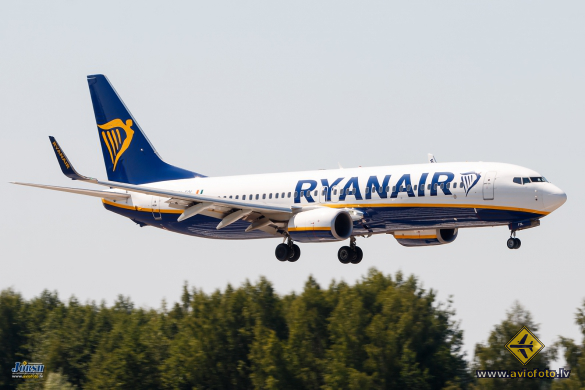 Boeing 737-8AS