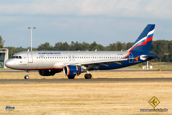 Airbus A320-214