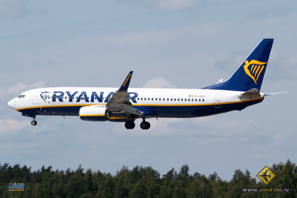 Boeing 737-8AS