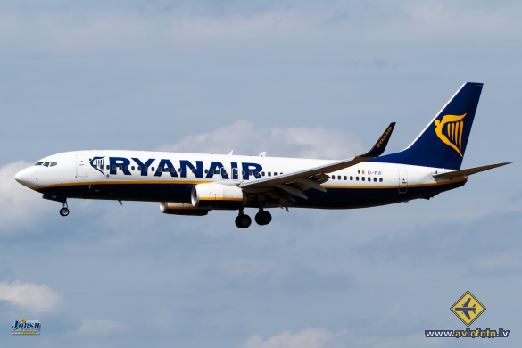 Boeing 737-8AS