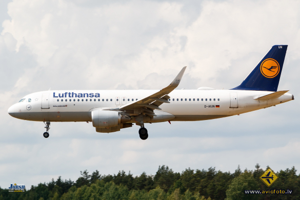 Airbus A320-214