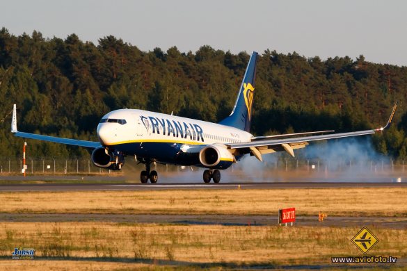 Boeing 737-8AS