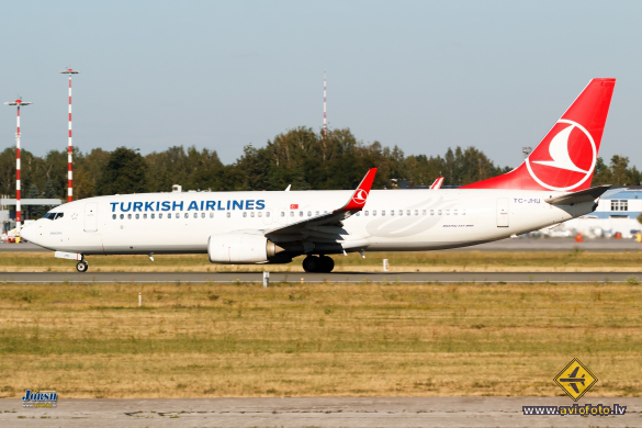 Boeing 737-8F2