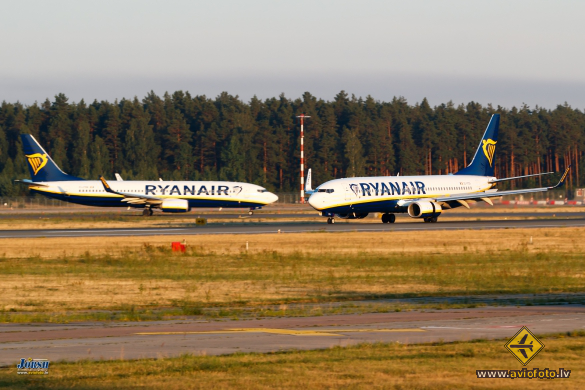 Boeing 737-8AS