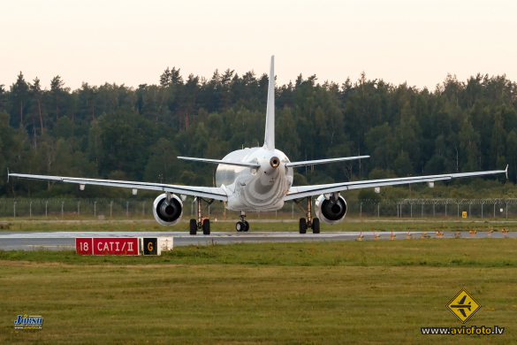 Airbus A320-214