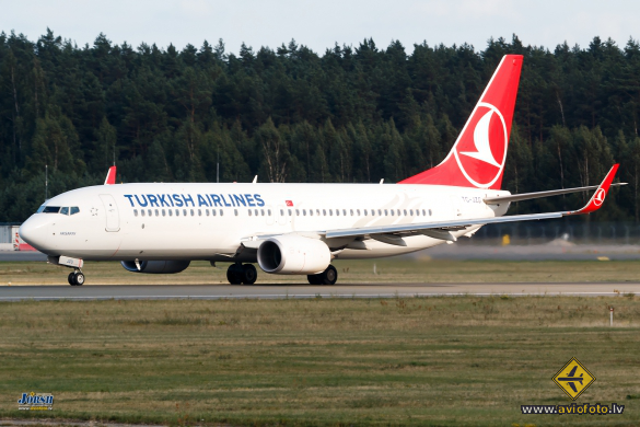 Boeing 737-8F2