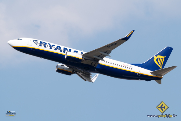 Boeing 737-8AS