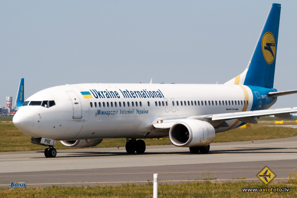 Boeing 737-84R