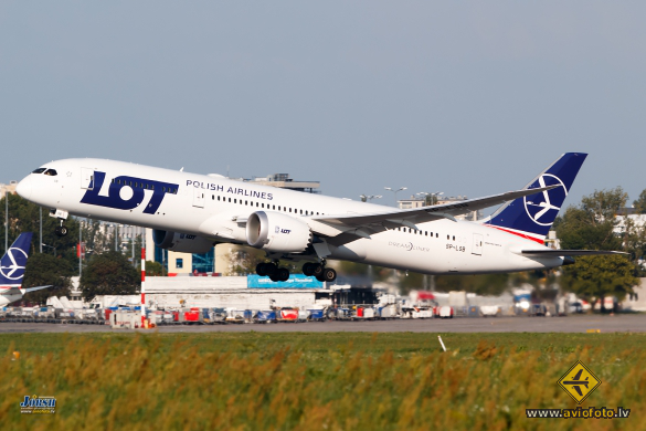 Boeing 787-9 Dreamliner