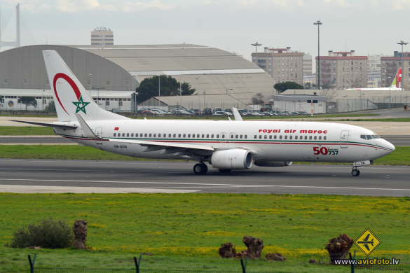 Boeing 737-8B6