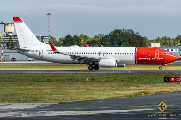 Boeing 737-8JP