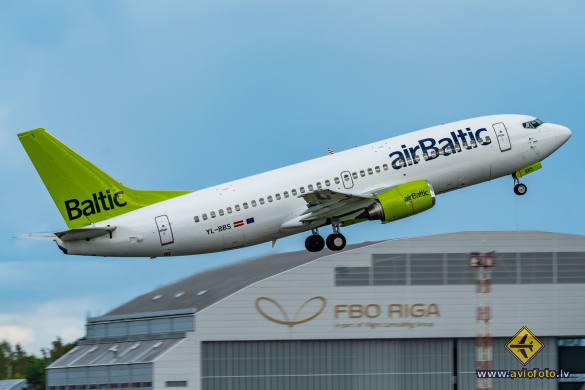 Boeing 737-31S