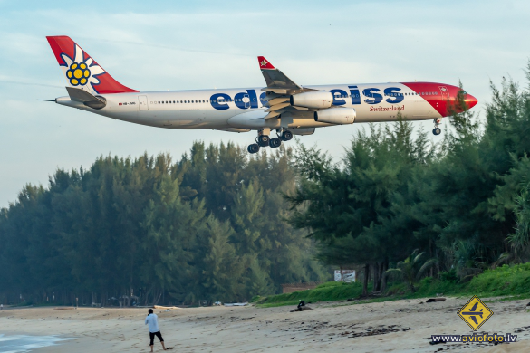 Airbus A340-313