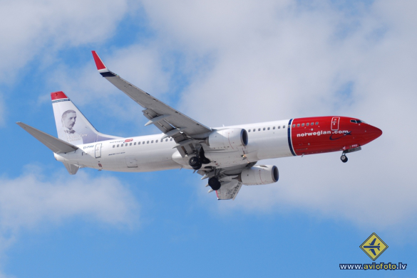 Boeing 737-8JP