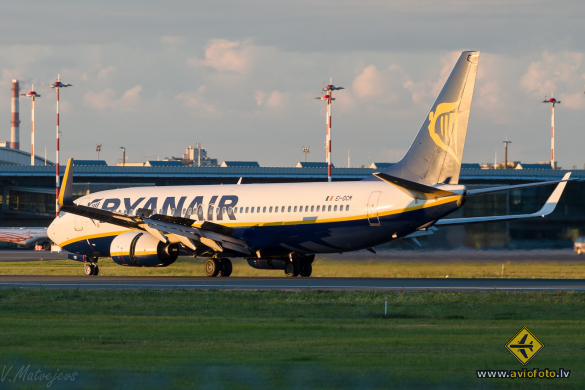 Boeing 737-8AS