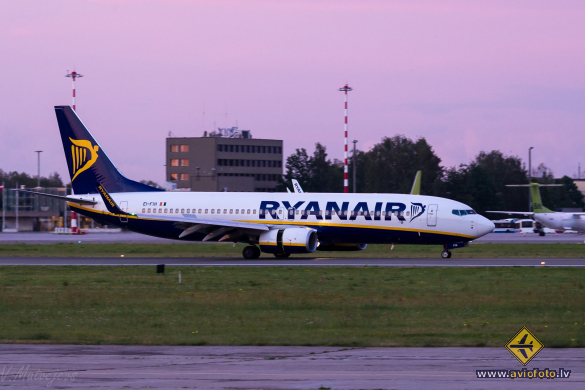 Boeing 737-8AS