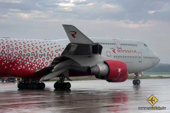 Boeing 747-412