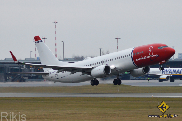 Boeing 737-8JP