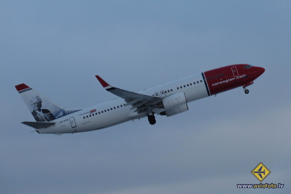 Boeing 737-8JP