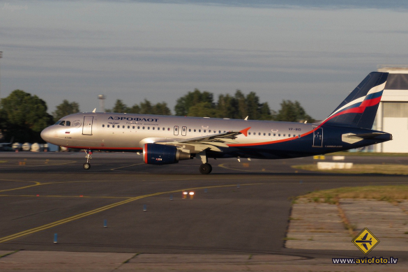 Airbus A320-214