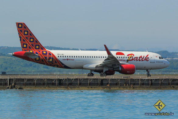 Airbus A320-214