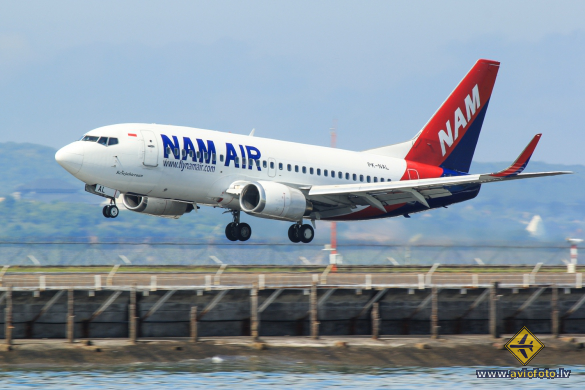 Boeing 737-524